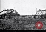 Standbild britischen bombardieren deutsche Leitung mit 8 Zoll Haubitzen Frankreich, 1916, aus Sekunde 51 historischem Filmmaterial Videoclip 65675028121