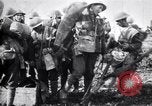 Standbild britische Truppen Vorbereiten für den Kampf in der Schlacht der Ancre Frankreich, 1916, aus Sekunde 15 historischem Filmmaterial Videoclip 65675028122