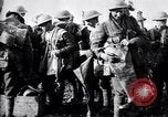 Standbild britische Truppen Vorbereiten für den Kampf in der Schlacht der Ancre Frankreich, 1916, aus Sekunde 21 historischem Filmmaterial Videoclip 65675028122
