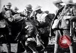 Standbild britische Truppen Vorbereiten für den Kampf in der Schlacht der Ancre Frankreich, 1916, aus Sekunde 24 historischem Filmmaterial Videoclip 65675028122