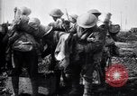 Standbild britische Truppen Vorbereiten für den Kampf in der Schlacht der Ancre Frankreich, 1916, aus Sekunde 29 historischem Filmmaterial Videoclip 65675028122