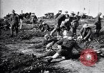 Standbild britische Truppen Vorbereiten für den Kampf in der Schlacht der Ancre Frankreich, 1916, aus Sekunde 32 historischem Filmmaterial Videoclip 65675028122