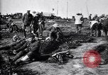 Standbild britische Truppen Vorbereiten für den Kampf in der Schlacht der Ancre Frankreich, 1916, aus Sekunde 38 historischem Filmmaterial Videoclip 65675028122