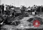 Standbild britische Truppen Vorbereiten für den Kampf in der Schlacht der Ancre Frankreich, 1916, aus Sekunde 43 historischem Filmmaterial Videoclip 65675028122