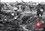 Standbild britische Truppen Vorbereiten für den Kampf in der Schlacht der Ancre Frankreich, 1916, aus Sekunde 47 historischem Filmmaterial Videoclip 65675028122
