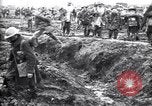 Standbild britische Truppen Vorbereiten für den Kampf in der Schlacht der Ancre Frankreich, 1916, aus Sekunde 51 historischem Filmmaterial Videoclip 65675028122