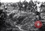 Standbild britische Truppen Vorbereiten für den Kampf in der Schlacht der Ancre Frankreich, 1916, aus Sekunde 59 historischem Filmmaterial Videoclip 65675028122