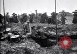 Standbild British gun Batterien in der Schlacht der Ancre Frankreich, 1916, aus Sekunde 36 historischem Filmmaterial Videoclip 65675028123