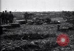 Standbild British gun Batterien in der Schlacht der Ancre Frankreich, 1916, aus Sekunde 40 historischem Filmmaterial Videoclip 65675028123