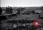 Standbild British gun Batterien in der Schlacht der Ancre Frankreich, 1916, aus Sekunde 41 historischem Filmmaterial Videoclip 65675028123