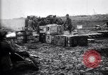 Standbild British gun Batterien in der Schlacht der Ancre Frankreich, 1916, aus Sekunde 55 historischem Filmmaterial Videoclip 65675028123
