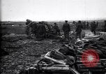 Standbild British gun Batterien in der Schlacht der Ancre Frankreich, 1916, aus Sekunde 58 historischem Filmmaterial Videoclip 65675028123