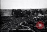Standbild British gun Batterien in der Schlacht der Ancre Frankreich, 1916, aus Sekunde 60 historischem Filmmaterial Videoclip 65675028123