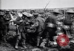 Standbild British 5th Army Truppen in der Schlacht der Ancre Frankreich, 1916, aus Sekunde 18 historischem Filmmaterial Videoclip 65675028124