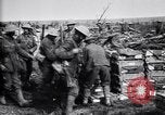 Standbild British 5th Army Truppen in der Schlacht der Ancre Frankreich, 1916, aus Sekunde 20 historischem Filmmaterial Videoclip 65675028124