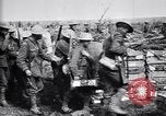 Standbild British 5th Army Truppen in der Schlacht der Ancre Frankreich, 1916, aus Sekunde 21 historischem Filmmaterial Videoclip 65675028124