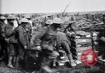 Standbild British 5th Army Truppen in der Schlacht der Ancre Frankreich, 1916, aus Sekunde 23 historischem Filmmaterial Videoclip 65675028124