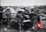 Standbild British 5th Army Truppen in der Schlacht der Ancre Frankreich, 1916, aus Sekunde 26 historischem Filmmaterial Videoclip 65675028124