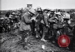Standbild British 5th Army Truppen in der Schlacht der Ancre Frankreich, 1916, aus Sekunde 30 historischem Filmmaterial Videoclip 65675028124