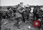 Standbild British 5th Army Truppen in der Schlacht der Ancre Frankreich, 1916, aus Sekunde 31 historischem Filmmaterial Videoclip 65675028124