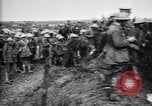 Standbild British 5th Army Truppen in der Schlacht der Ancre Frankreich, 1916, aus Sekunde 34 historischem Filmmaterial Videoclip 65675028124