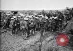 Standbild British 5th Army Truppen in der Schlacht der Ancre Frankreich, 1916, aus Sekunde 37 historischem Filmmaterial Videoclip 65675028124