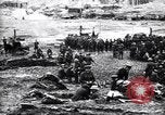 Standbild britische Truppen Rationen erhalten bei der Schlacht von Ancre Frankreich, 1916, aus Sekunde 31 historischem Filmmaterial Videoclip 65675028125