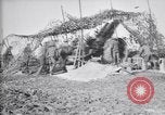 Standbild britischen Artilleristen feuern 8-Zoll howitzer Frankreich, 1916, aus Sekunde 10 historischem Filmmaterial Videoclip 65675028126
