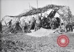 Standbild britischen Artilleristen feuern 8-Zoll howitzer Frankreich, 1916, aus Sekunde 11 historischem Filmmaterial Videoclip 65675028126