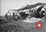 Standbild britischen Artilleristen feuern 8-Zoll howitzer Frankreich, 1916, aus Sekunde 12 historischem Filmmaterial Videoclip 65675028126