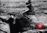 Standbild britischen Artilleristen feuern 8-Zoll howitzer Frankreich, 1916, aus Sekunde 14 historischem Filmmaterial Videoclip 65675028126
