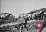 Standbild britischen Artilleristen feuern 8-Zoll howitzer Frankreich, 1916, aus Sekunde 17 historischem Filmmaterial Videoclip 65675028126