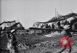 Standbild britischen Artilleristen feuern 8-Zoll howitzer Frankreich, 1916, aus Sekunde 21 historischem Filmmaterial Videoclip 65675028126