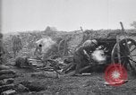 Standbild britischen Artilleristen feuern 8-Zoll howitzer Frankreich, 1916, aus Sekunde 22 historischem Filmmaterial Videoclip 65675028126