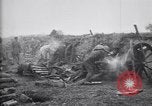 Standbild britischen Artilleristen feuern 8-Zoll howitzer Frankreich, 1916, aus Sekunde 23 historischem Filmmaterial Videoclip 65675028126