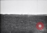 Standbild britischen Artilleristen feuern 8-Zoll howitzer Frankreich, 1916, aus Sekunde 27 historischem Filmmaterial Videoclip 65675028126