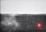 Standbild britischen Artilleristen feuern 8-Zoll howitzer Frankreich, 1916, aus Sekunde 28 historischem Filmmaterial Videoclip 65675028126