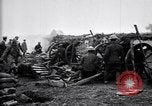 Standbild britischen Artilleristen feuern 8-Zoll howitzer Frankreich, 1916, aus Sekunde 44 historischem Filmmaterial Videoclip 65675028126