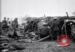 Standbild britischen Artilleristen feuern 8-Zoll howitzer Frankreich, 1916, aus Sekunde 45 historischem Filmmaterial Videoclip 65675028126