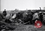 Standbild britischen Artilleristen feuern 8-Zoll howitzer Frankreich, 1916, aus Sekunde 49 historischem Filmmaterial Videoclip 65675028126