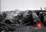 Standbild britischen Artilleristen feuern 8-Zoll howitzer Frankreich, 1916, aus Sekunde 50 historischem Filmmaterial Videoclip 65675028126
