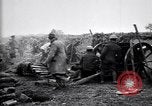 Standbild britischen Artilleristen feuern 8-Zoll howitzer Frankreich, 1916, aus Sekunde 51 historischem Filmmaterial Videoclip 65675028126