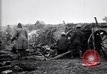 Standbild britischen Artilleristen feuern 8-Zoll howitzer Frankreich, 1916, aus Sekunde 52 historischem Filmmaterial Videoclip 65675028126