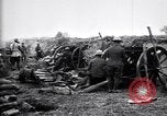 Standbild britischen Artilleristen feuern 8-Zoll howitzer Frankreich, 1916, aus Sekunde 54 historischem Filmmaterial Videoclip 65675028126