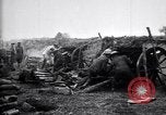 Standbild britischen Artilleristen feuern 8-Zoll howitzer Frankreich, 1916, aus Sekunde 62 historischem Filmmaterial Videoclip 65675028126