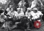 Standbild British 5th Army Gunners im goatskins Frankreich, 1916, aus Sekunde 10 historischem Filmmaterial Videoclip 65675028127