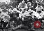 Standbild British 5th Army Gunners im goatskins Frankreich, 1916, aus Sekunde 13 historischem Filmmaterial Videoclip 65675028127