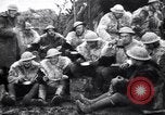 Standbild British 5th Army Gunners im goatskins Frankreich, 1916, aus Sekunde 19 historischem Filmmaterial Videoclip 65675028127