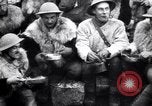 Standbild British 5th Army Gunners im goatskins Frankreich, 1916, aus Sekunde 47 historischem Filmmaterial Videoclip 65675028127