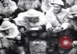 Standbild British 5th Army Gunners im goatskins Frankreich, 1916, aus Sekunde 51 historischem Filmmaterial Videoclip 65675028127